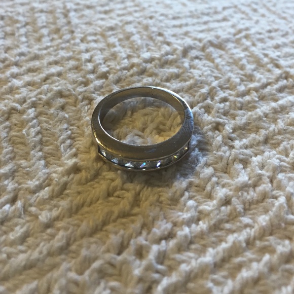 ✌️2 for $10/✨Express Silver Rhinestone Ring✨ - Picture 2 of 3